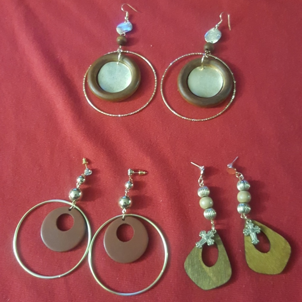 🎀BOGO HALF OFF🎀 Gold and Wooden Earring